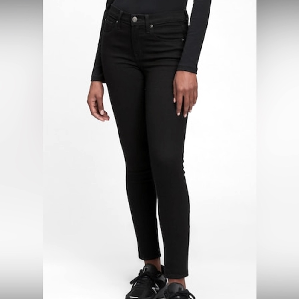 Black Jeans. No distress GAP